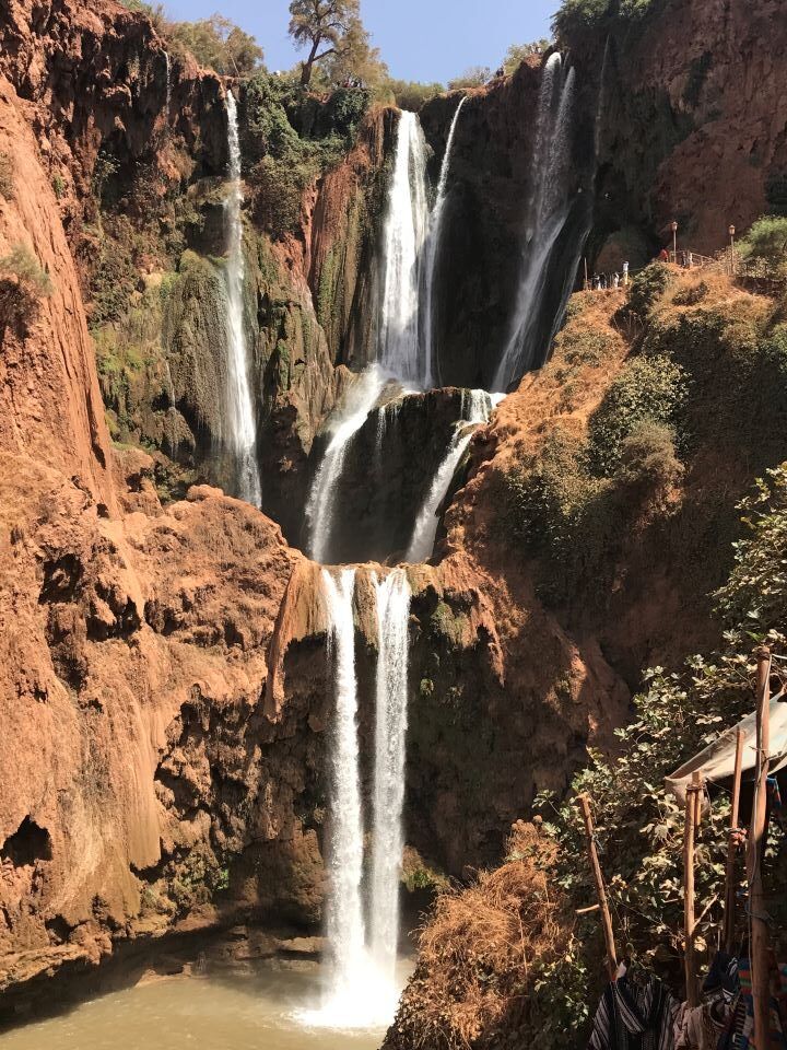 cascada muy alta