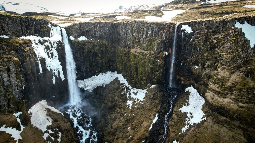 cascada Grundarfoss de Islandia vista desde arriba