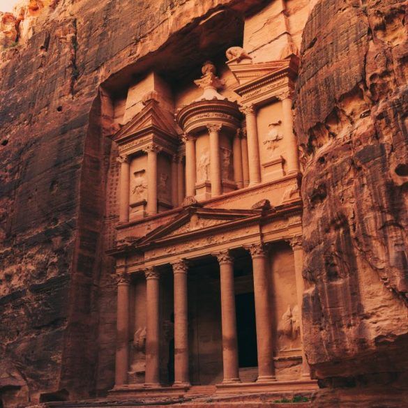 templo hecho en la misma piedra