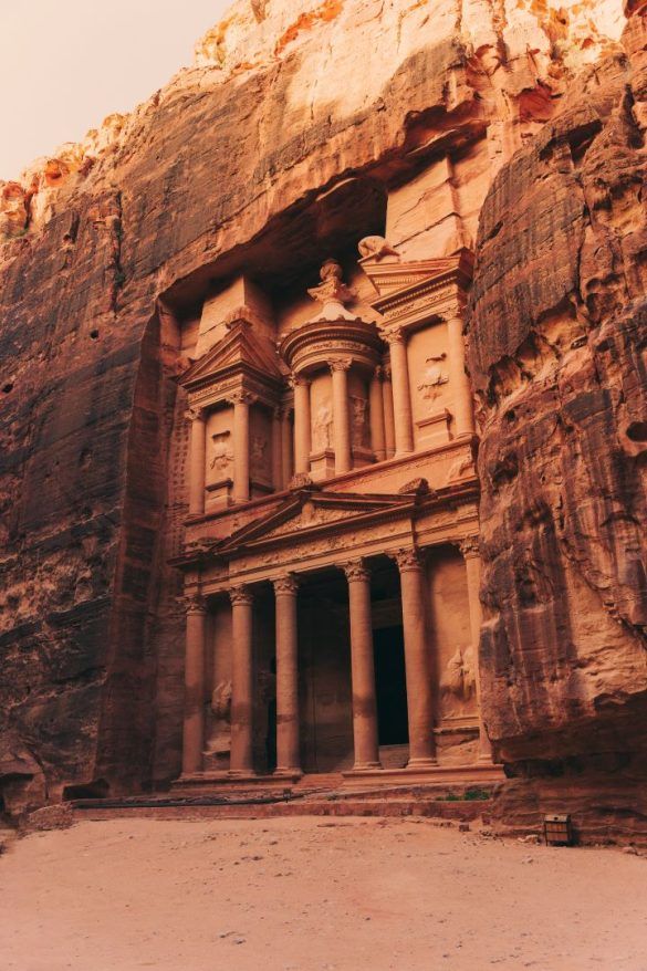 templo hecho en la misma piedra
