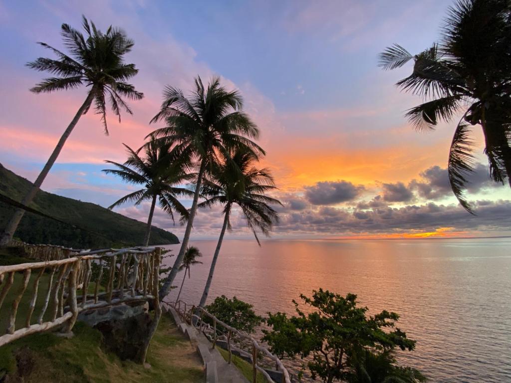 Tongatok Cliff Resort atardecer